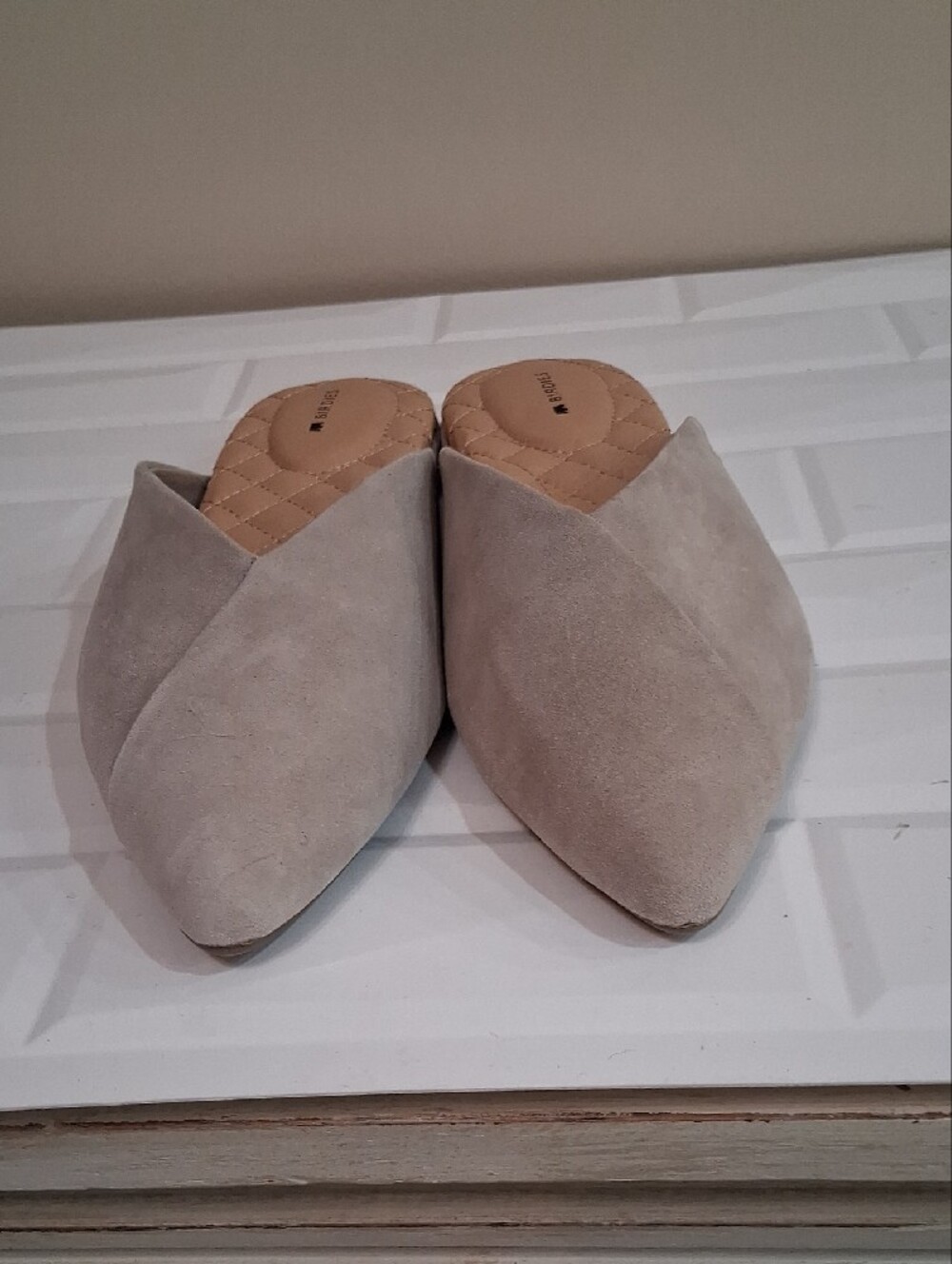 Birdies Starling Taupe Suede Pointed-Toe Slip-On Flats Size 9 - Picture 7 of 9